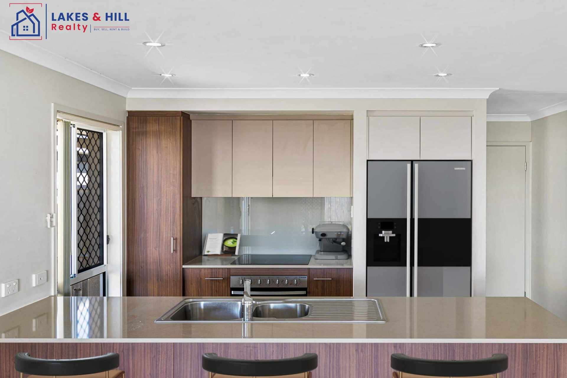 8 Ballyalla Crescent, Warner, QLD, 4500 — photo 2